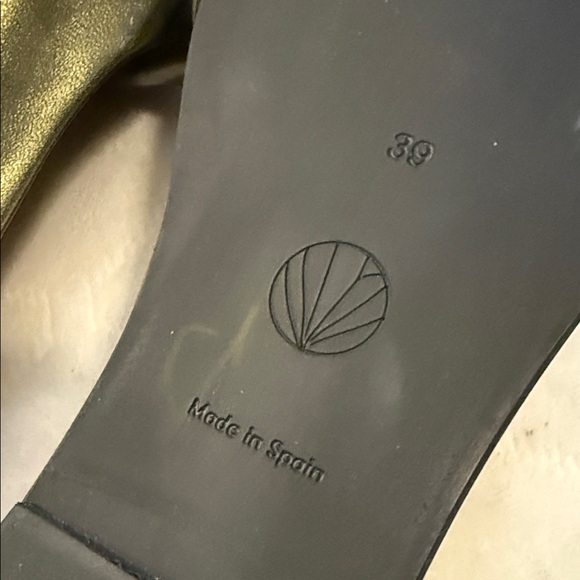 COCLICO Yale Loafer Metallic Gold Flats - Picture 8 of 14